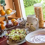 Strandhotel Schabus Szálloda 3*