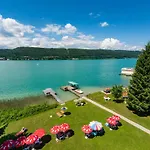 Strandhotel Schabus Szálloda